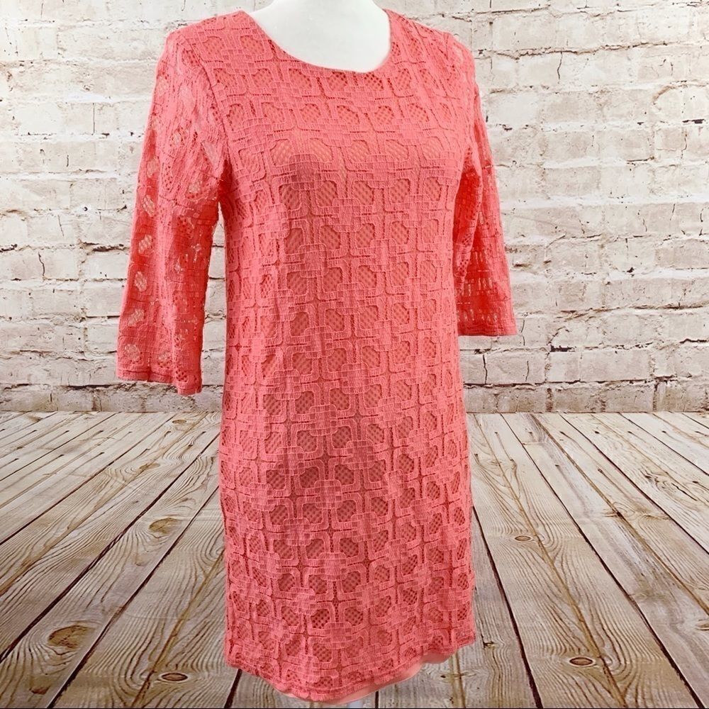 Buttons Francesca’s mod lace dress